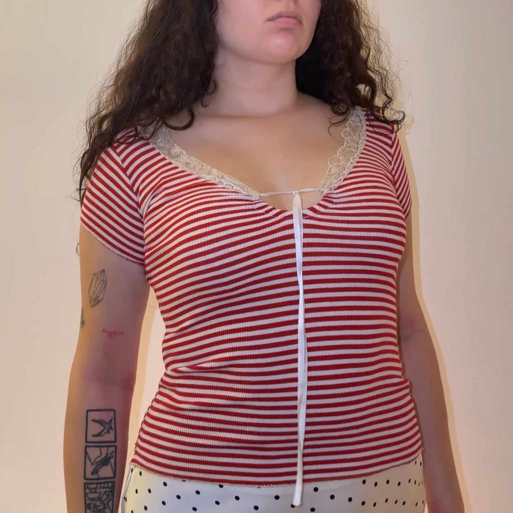 Red white t-shirt - Size M
