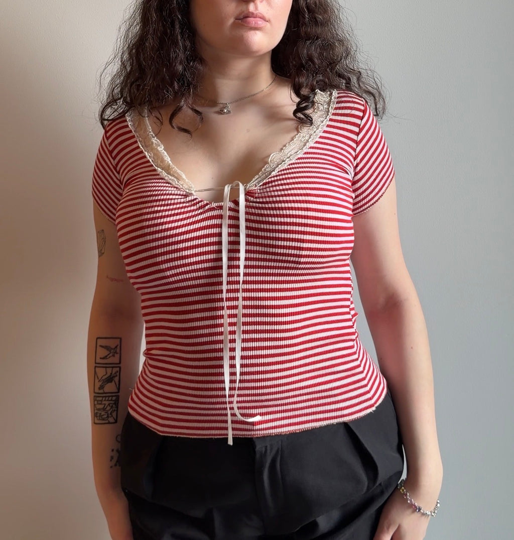 Red white t-shirt - Size M