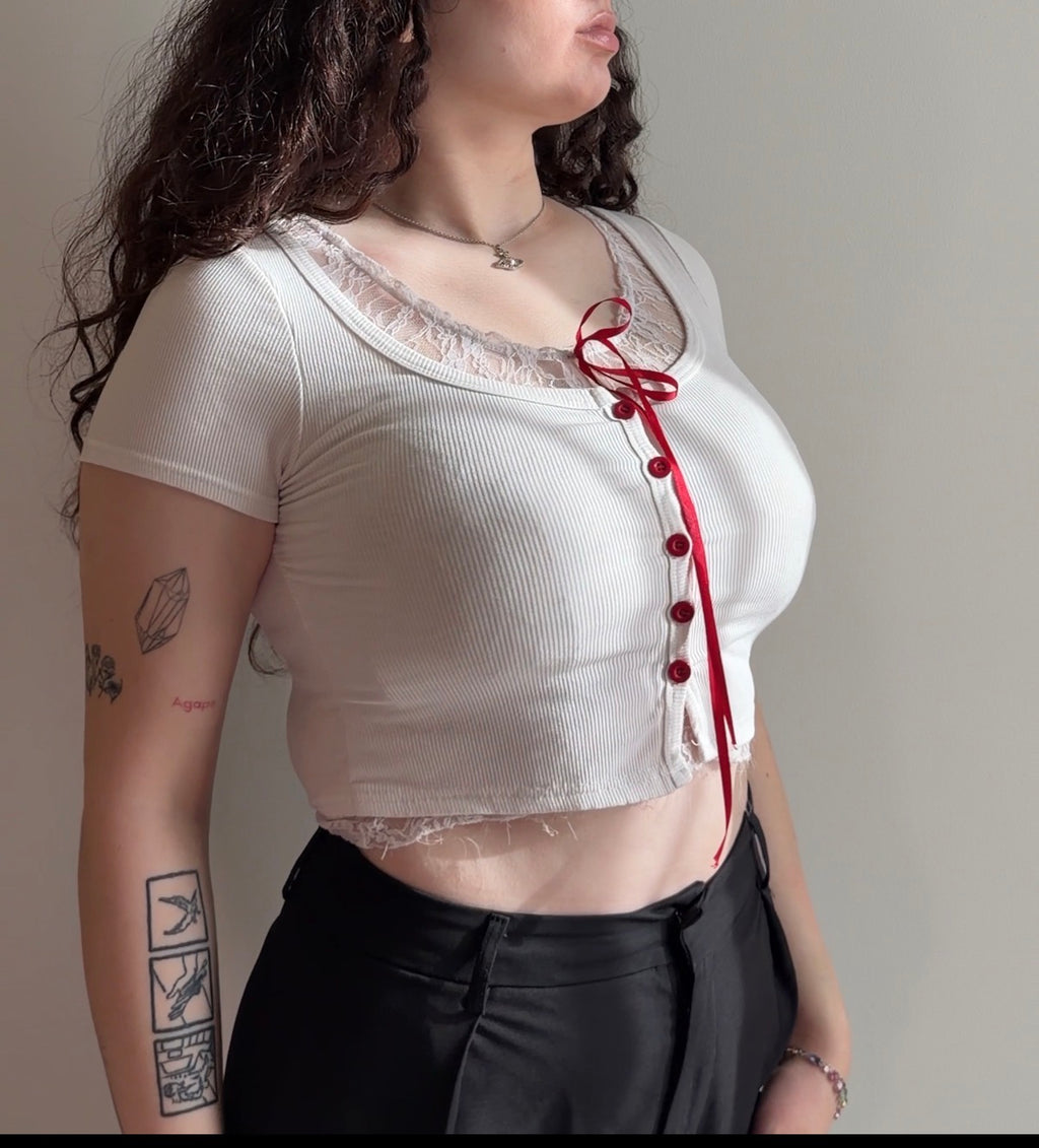 White and Red t-shirt - Size S