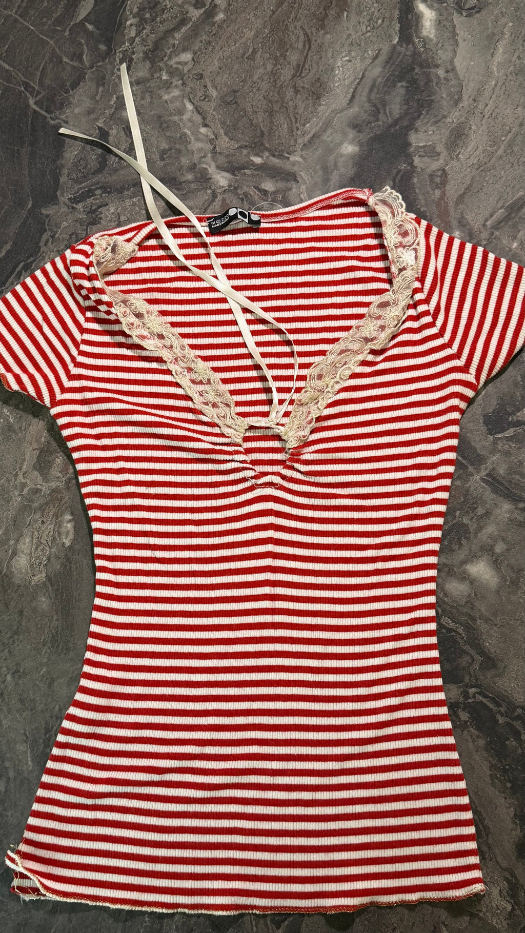 Red white t-shirt - Size M